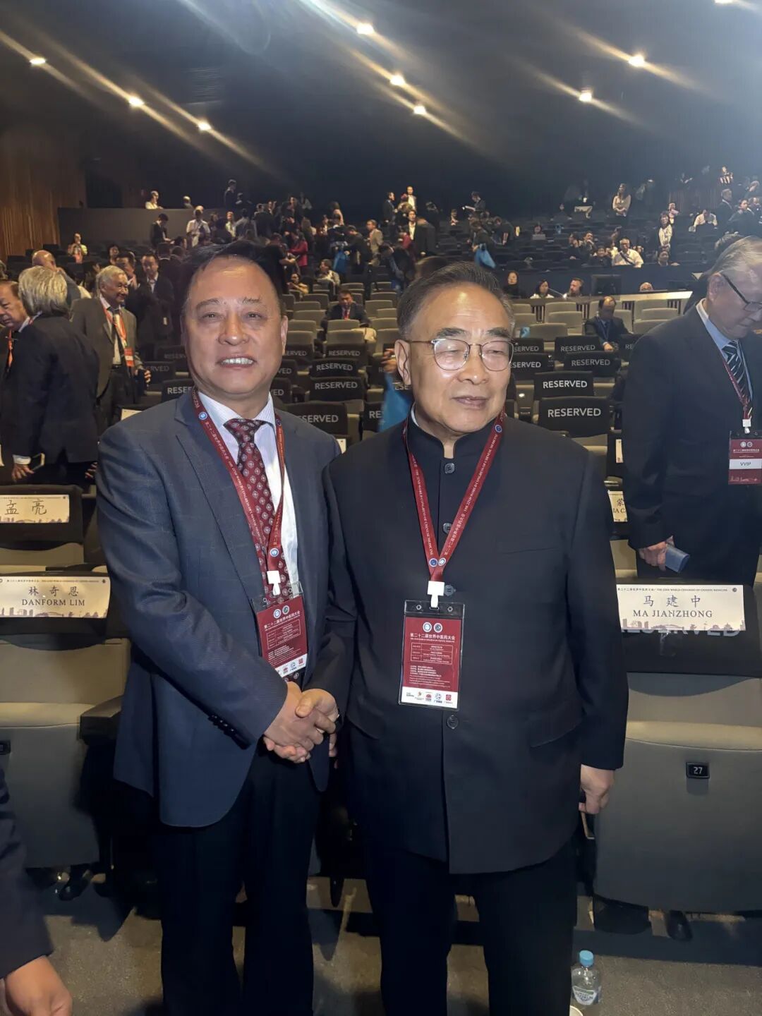 全球中医药盛会启幕！丨盘龙药业谢晓林以 “秦药” 为媒 解读中医药现代化与全球化路径