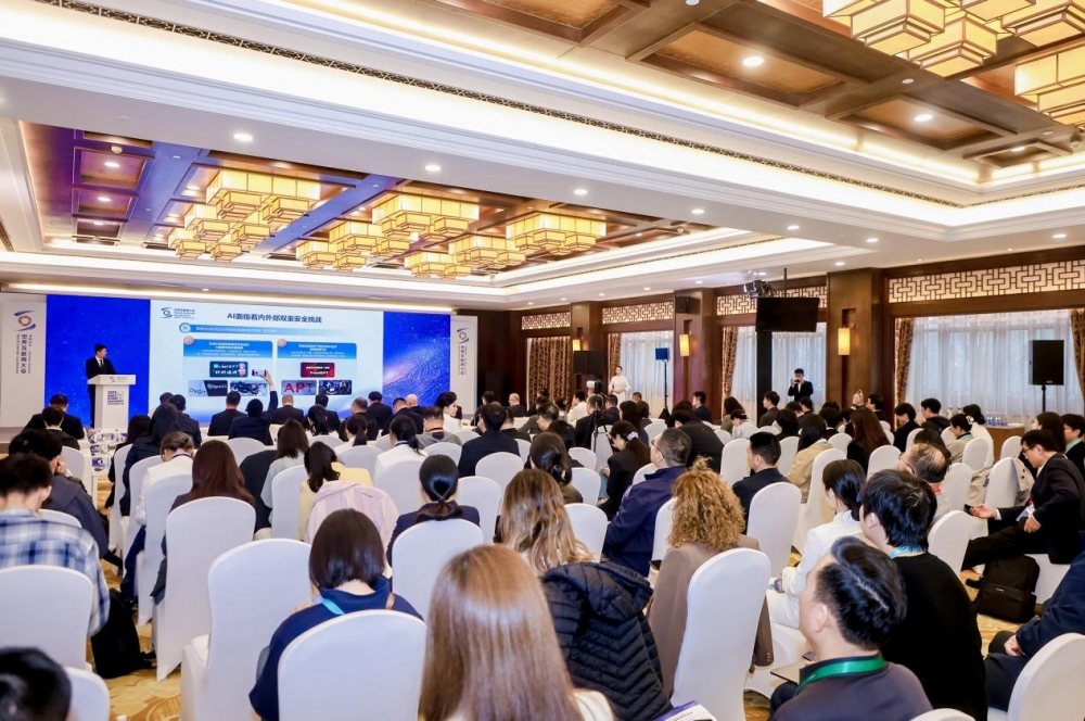 乌镇峰会，360首发《大模型安全白皮书》，拉起全链路安全防线